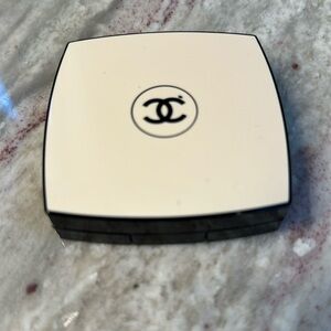 Chanel healthy glow powder